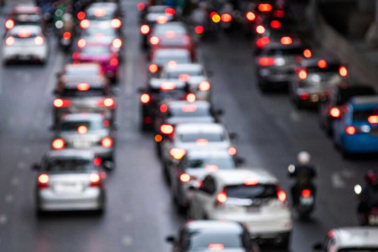 Regularização anual do veículo não é apenas uma exigência legal, mas também fator importante para a segurança viária e o meio ambiente urbano