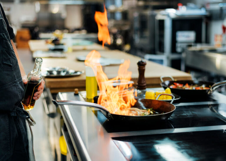 Ingredientes e utensílios que não podem faltar em uma cozinha profissional