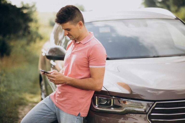 Checagem rápida da placa do carro ajuda a evitar problemas e multas inesperadas; entenda